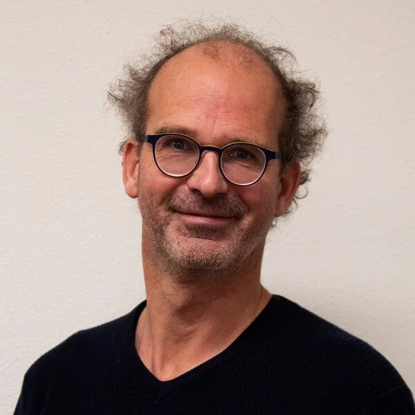 Portretfoto van Kees Langebeeke, bouwkundig constructeur en 3D tekenaar